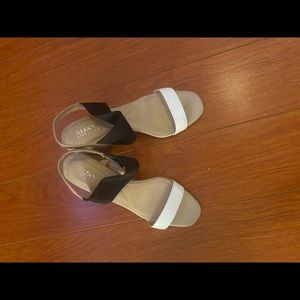 High heel shoes with spandex strap